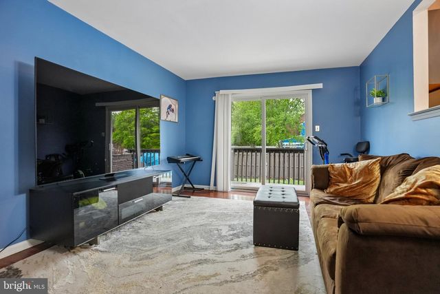 8 OAK FOREST DR, Sicklerville, NJ 08081
