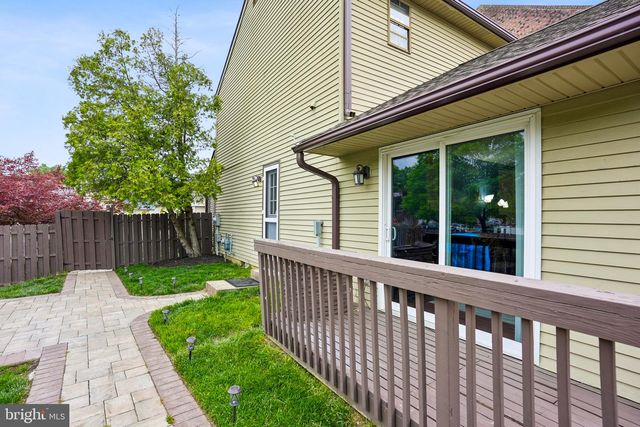 8 OAK FOREST DR, Sicklerville, NJ 08081