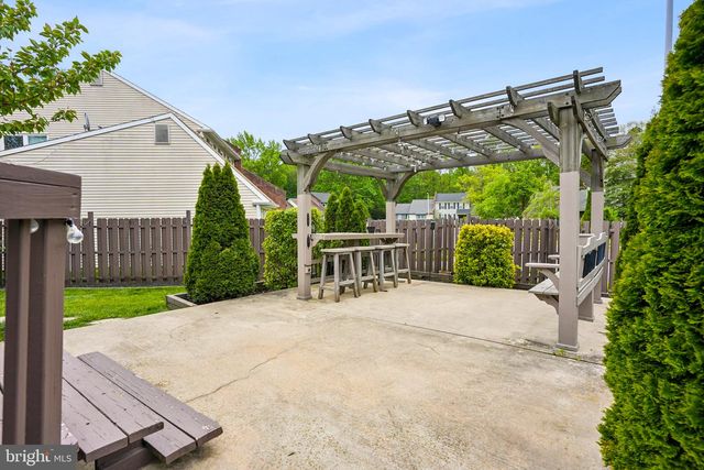 8 OAK FOREST DR, Sicklerville, NJ 08081
