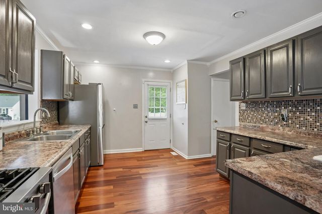 8 OAK FOREST DR, Sicklerville, NJ 08081