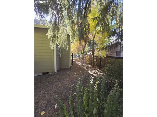 68307 E TWINBERRY Loop, Welches, OR 97067