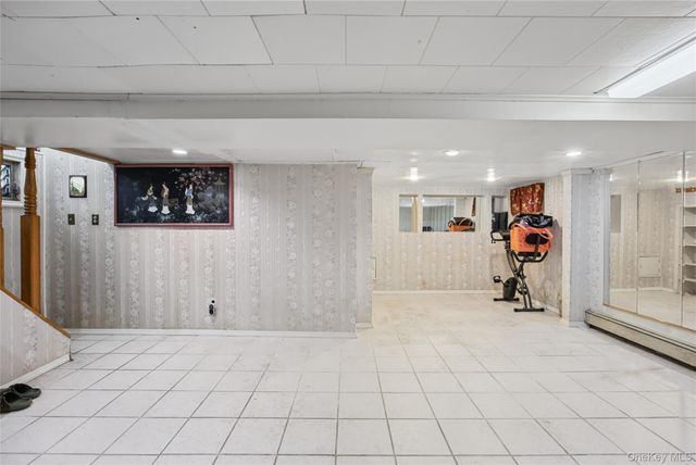 26 E Oxford Street, Valley Stream, NY 11580