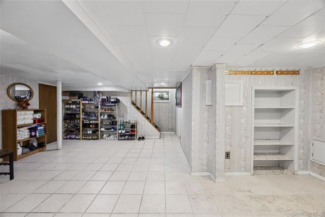 26 E Oxford Street, Valley Stream, NY 11580