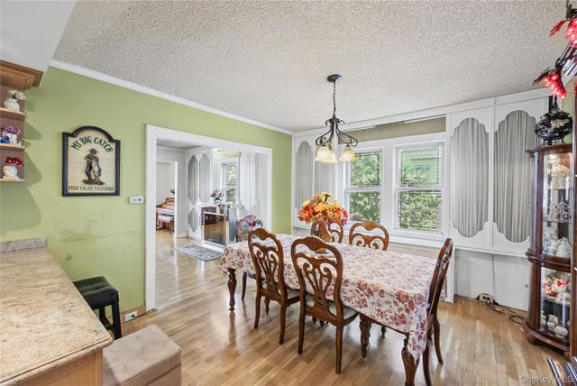 26 E Oxford Street, Valley Stream, NY 11580