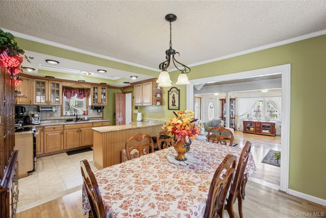 26 E Oxford Street, Valley Stream, NY 11580