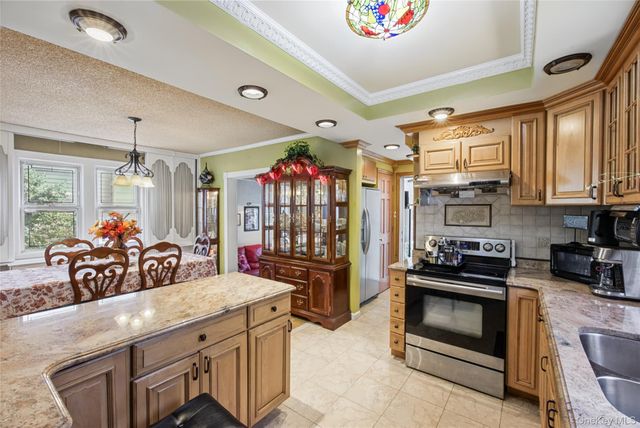 26 E Oxford Street, Valley Stream, NY 11580