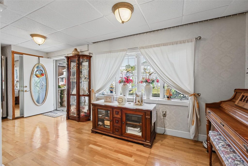 26 E Oxford Street, Valley Stream, NY 11580 — photo 5