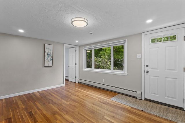 5 Phoenix St, Worcester, MA 01604