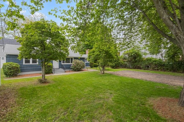 5 Phoenix St, Worcester, MA 01604