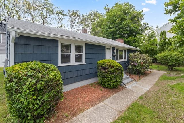 5 Phoenix St, Worcester, MA 01604