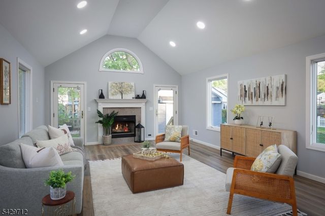 81 Hutchinson St, Clark Twp., NJ 07066