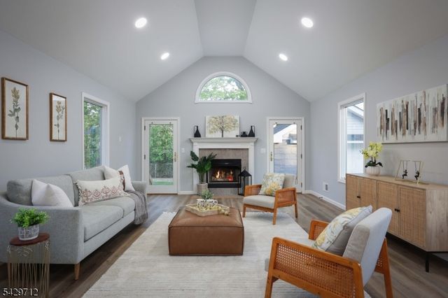 81 Hutchinson St, Clark Twp., NJ 07066
