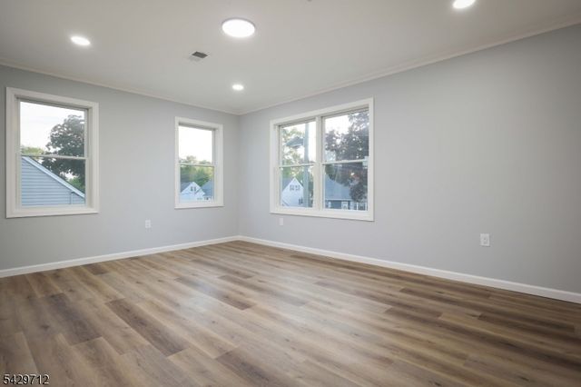 81 Hutchinson St, Clark Twp., NJ 07066