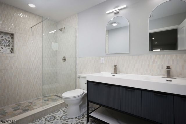 81 Hutchinson St, Clark Twp., NJ 07066