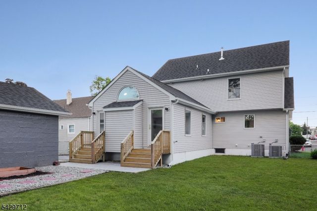 81 Hutchinson St, Clark Twp., NJ 07066