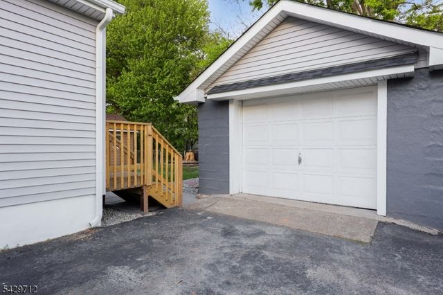 81 Hutchinson St, Clark Twp., NJ 07066