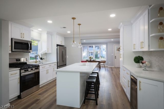 81 Hutchinson St, Clark Twp., NJ 07066