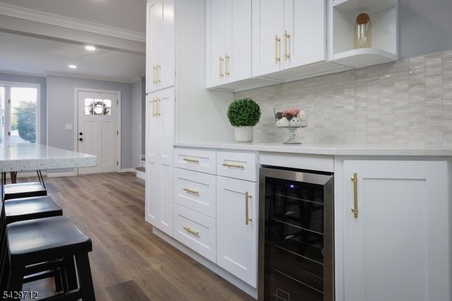 81 Hutchinson St, Clark Twp., NJ 07066