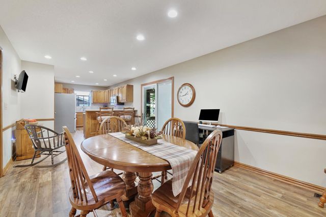 1424 E Cresthill Rd, Derby, KS 67037