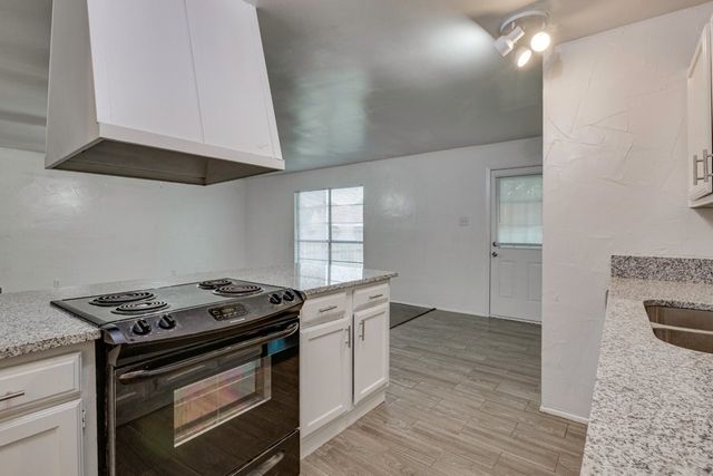 409 Rockcrest Drive, Mesquite, TX 75150