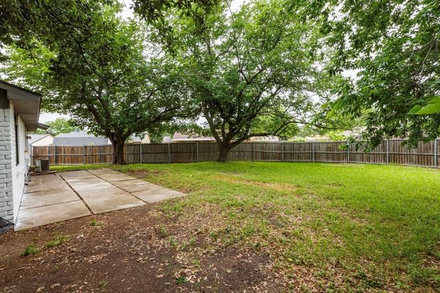 409 Rockcrest Drive, Mesquite, TX 75150