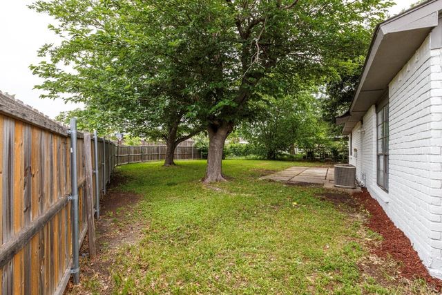 409 Rockcrest Drive, Mesquite, TX 75150