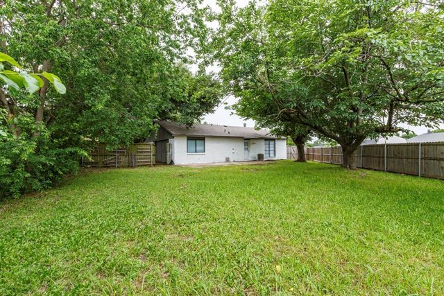 409 Rockcrest Drive, Mesquite, TX 75150