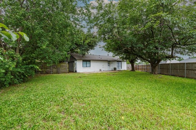 409 Rockcrest Drive, Mesquite, TX 75150