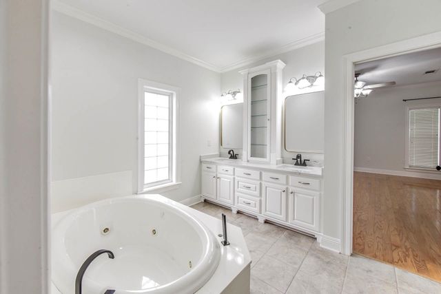 255 Lake Decade Ct, Houma, LA 70360