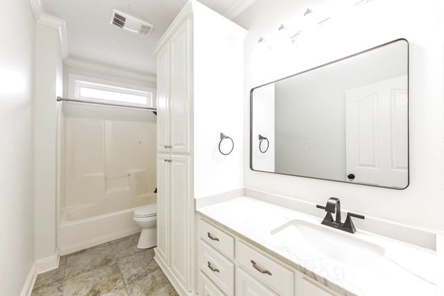 255 Lake Decade Ct, Houma, LA 70360