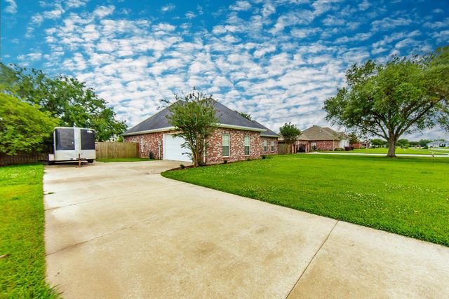 255 Lake Decade Ct, Houma, LA 70360