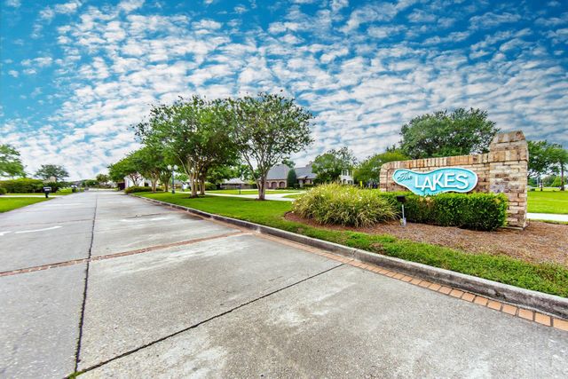 255 Lake Decade Ct, Houma, LA 70360