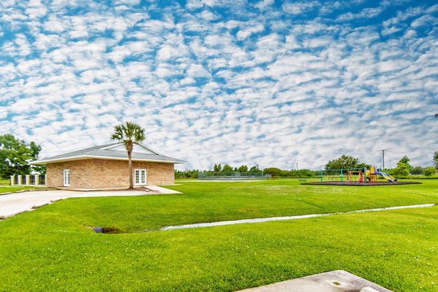 255 Lake Decade Ct, Houma, LA 70360