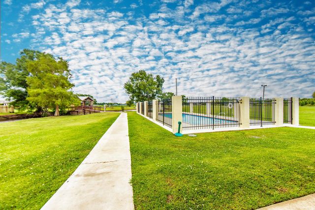 255 Lake Decade Ct, Houma, LA 70360