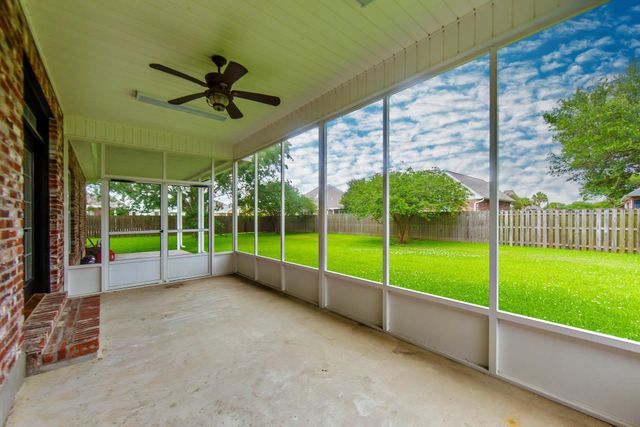 255 Lake Decade Ct, Houma, LA 70360