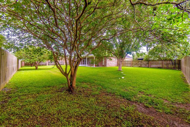 255 Lake Decade Ct, Houma, LA 70360