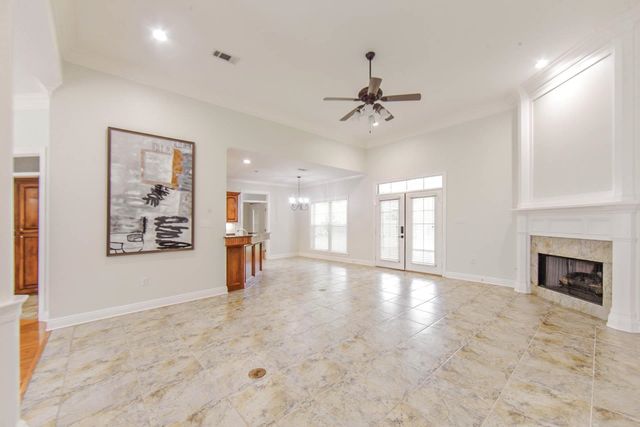 255 Lake Decade Ct, Houma, LA 70360