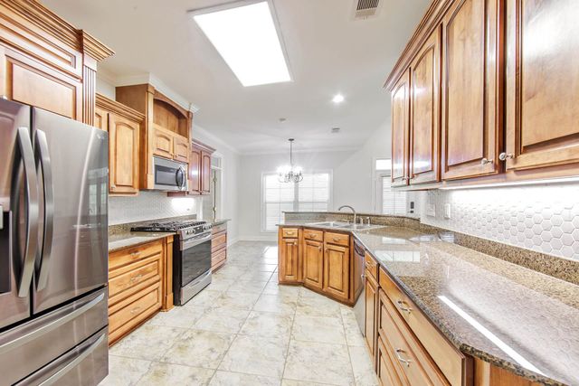 255 Lake Decade Ct, Houma, LA 70360
