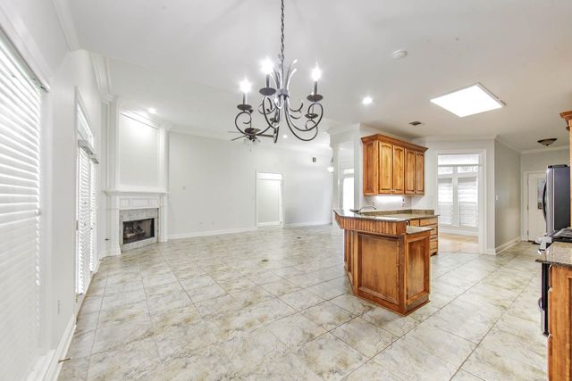 255 Lake Decade Ct, Houma, LA 70360