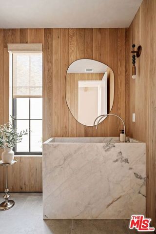 11621 Hesby Street, Valley Village, CA 91601