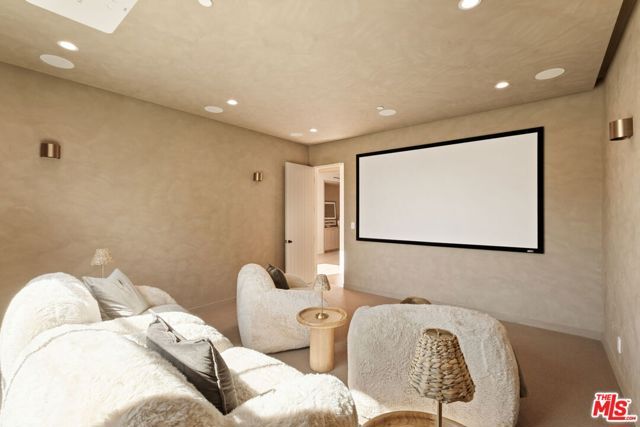 11621 Hesby Street, Valley Village, CA 91601