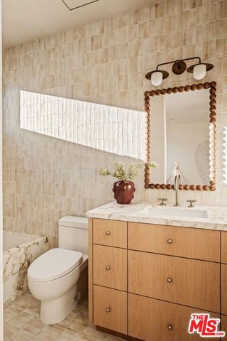 11621 Hesby Street, Valley Village, CA 91601