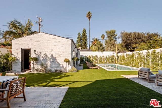 11621 Hesby Street, Valley Village, CA 91601