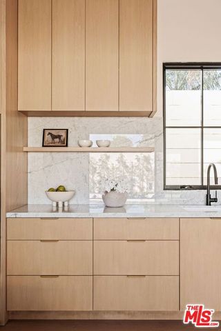 11621 Hesby Street, Valley Village, CA 91601