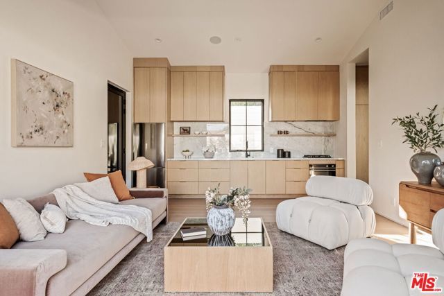 11621 Hesby Street, Valley Village, CA 91601