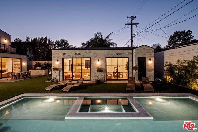 11621 Hesby Street, Valley Village, CA 91601