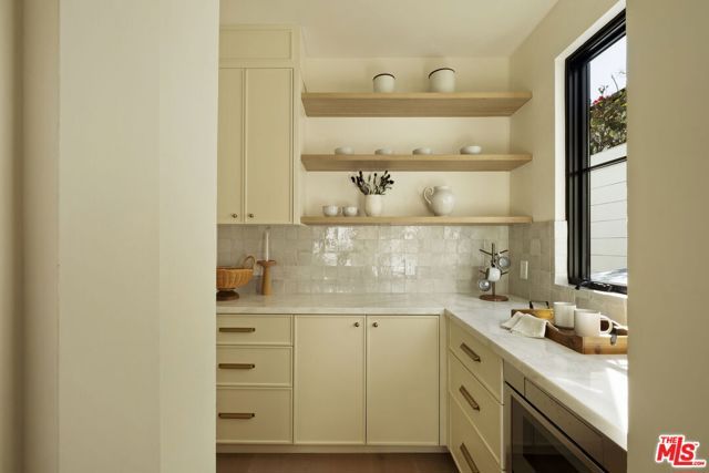 11621 Hesby Street, Valley Village, CA 91601