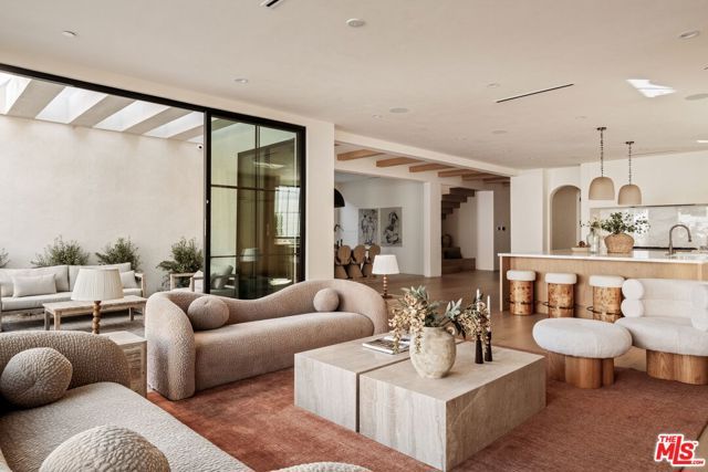 11621 Hesby Street, Valley Village, CA 91601