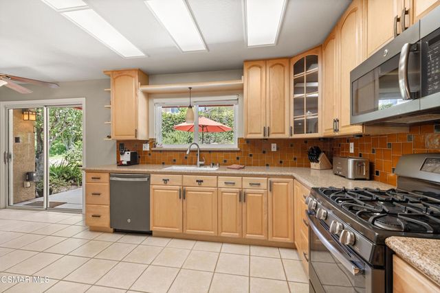 5043 Evanwood Avenue, Oak Park, CA 91377