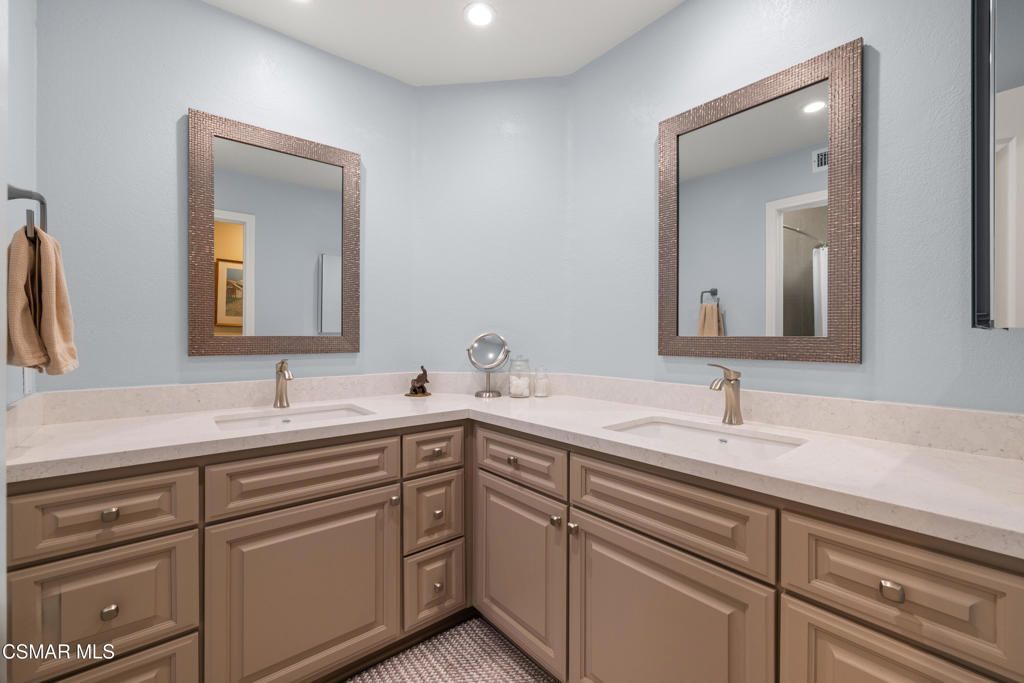 Image 24 of property listing at 5043 Evanwood Avenue, Oak Park, CA 91377